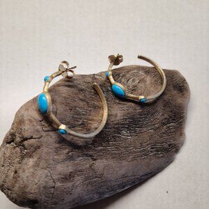 Satin 10k gold open hoop earring with turquoise